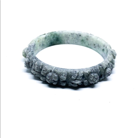 Hand carved Grade A Natural Green Jade Bangle - Picture 1 of 6